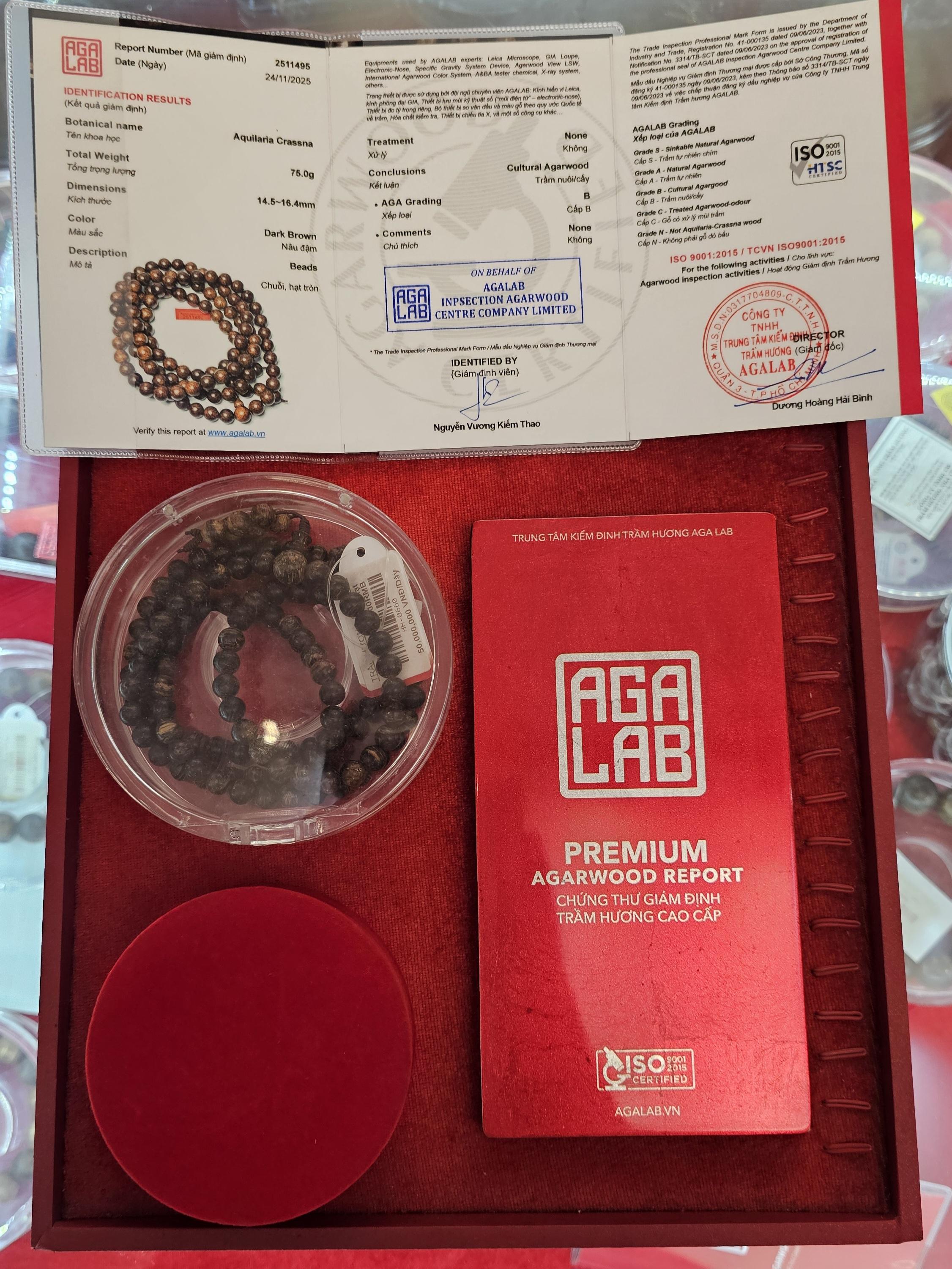 Hộp trầm hương và chứng từ đi kèm