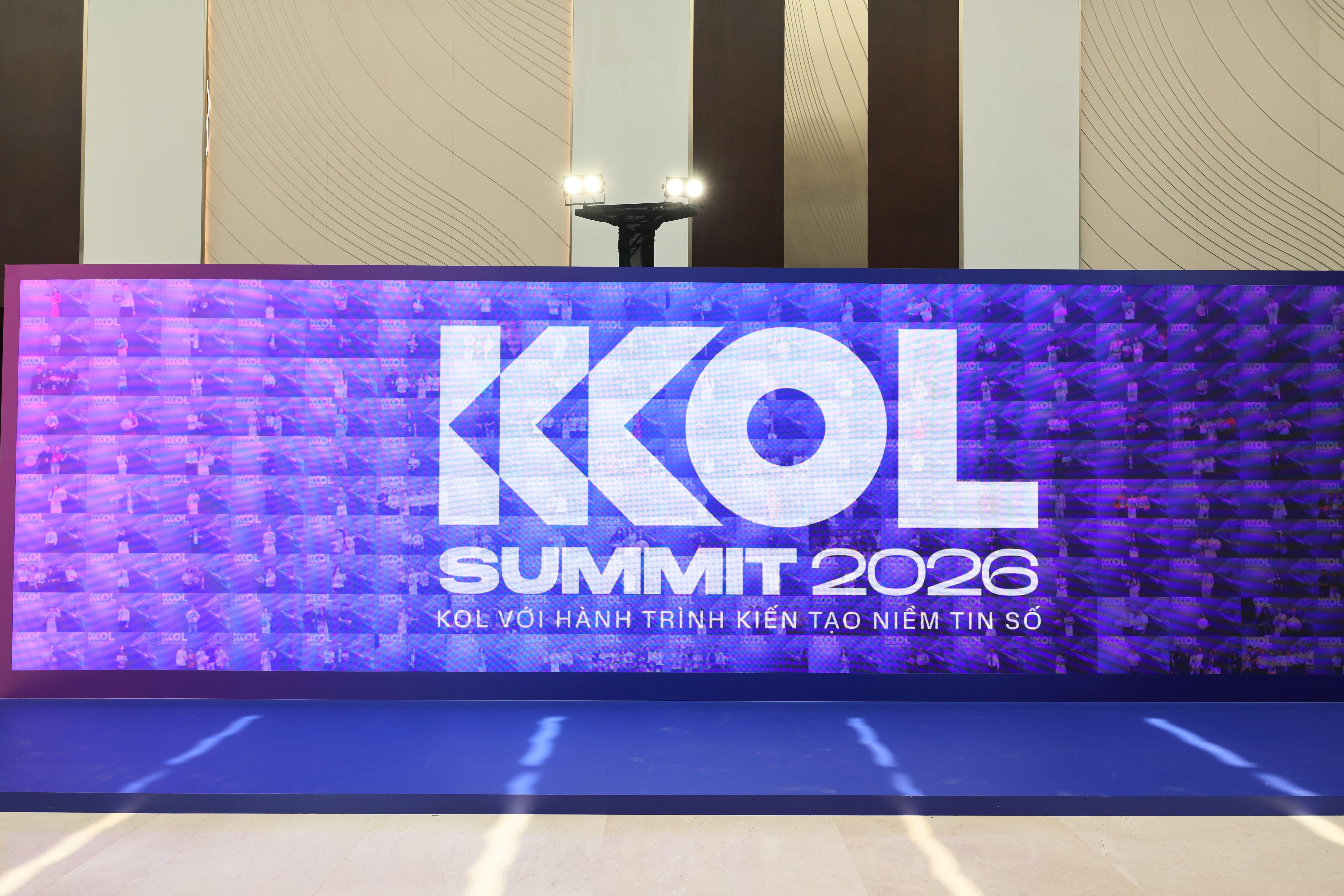Sân khấu KOL Summit 2026 với các đại biểu
