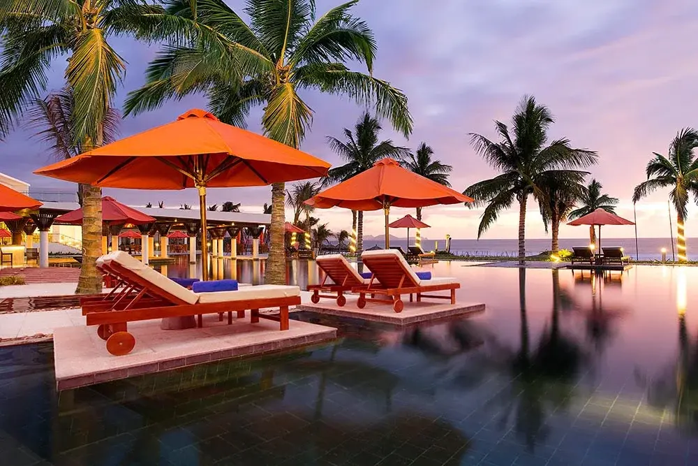 Hồ bơi ven biển Riviera