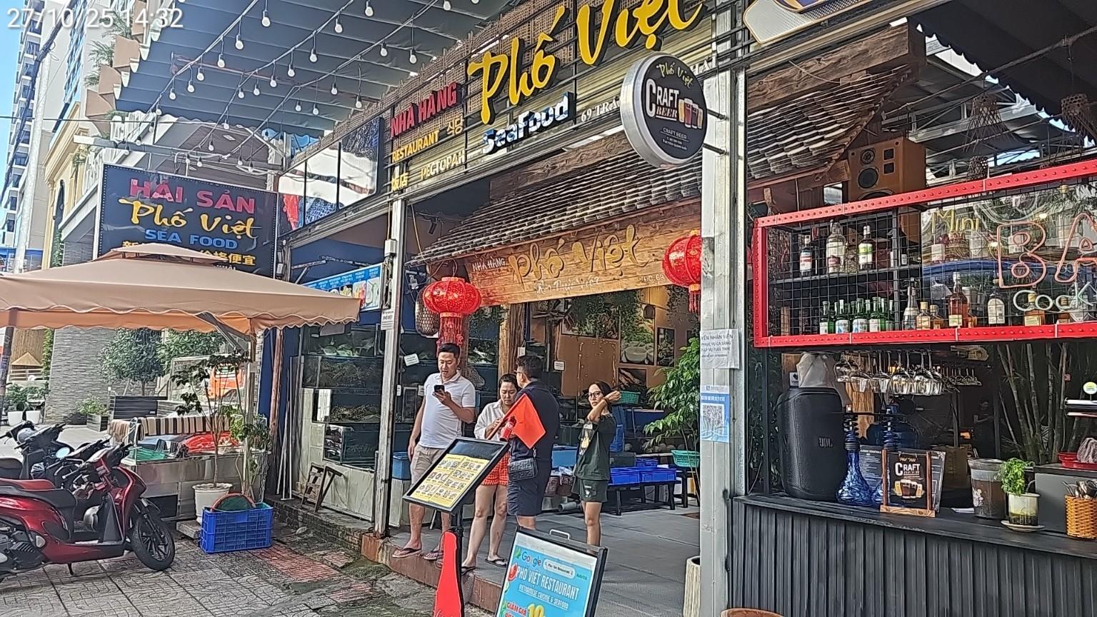 Mặt tiền nhà hàng Hải sản Phố Việt tại Nha Trang