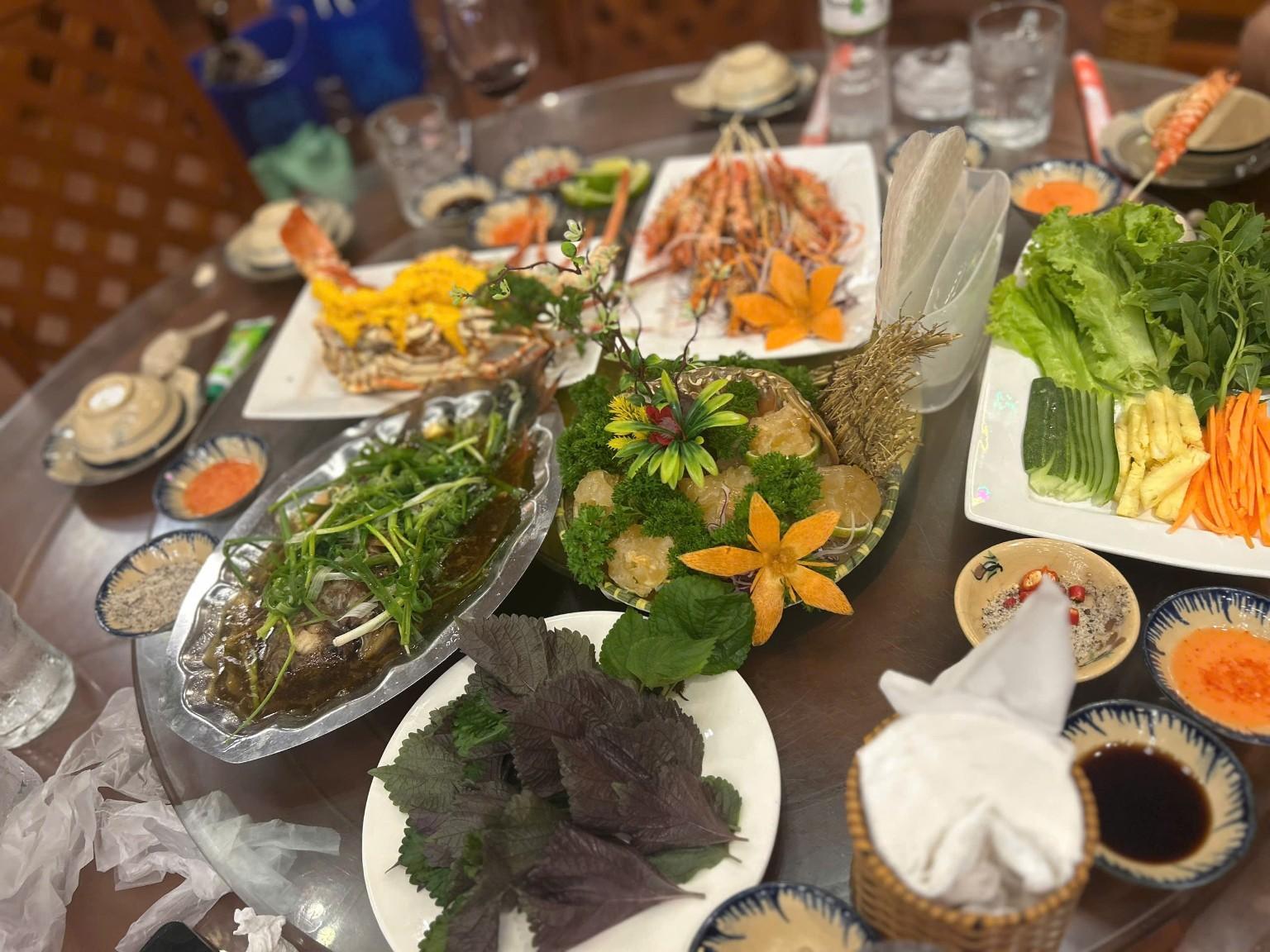 Ẩm thực Phố Việt qua hình ảnh thực tế
